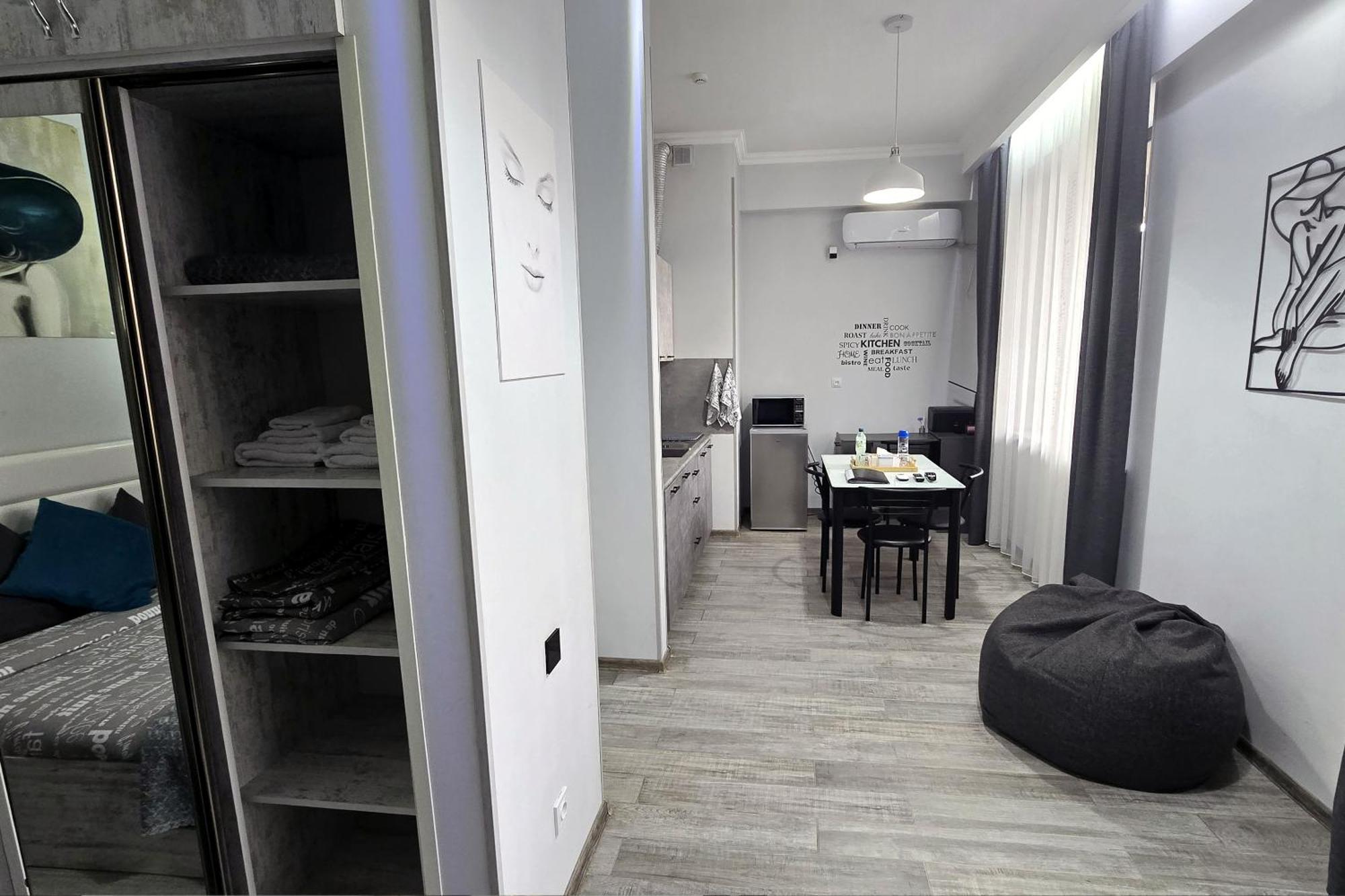 L&L. Apartamento Erevan Exterior foto