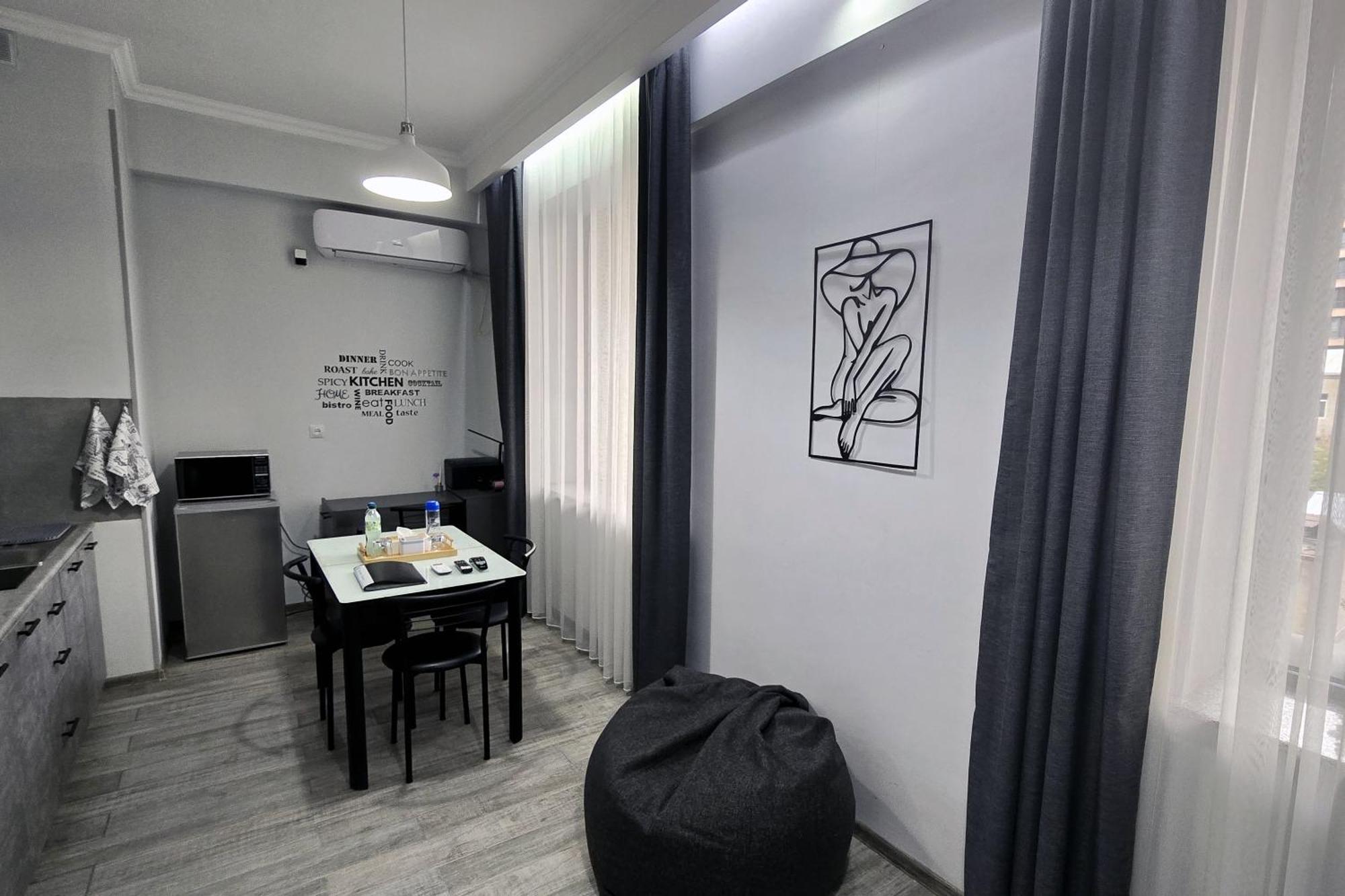 L&L. Apartamento Erevan Exterior foto